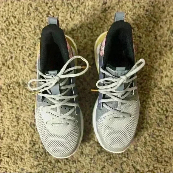 Under Armour Curry Shoes - Picture 5 of 9